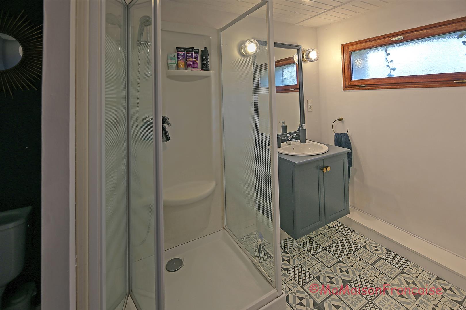 Lovely 4/5 bed stone house with barns and pool in a village with bar