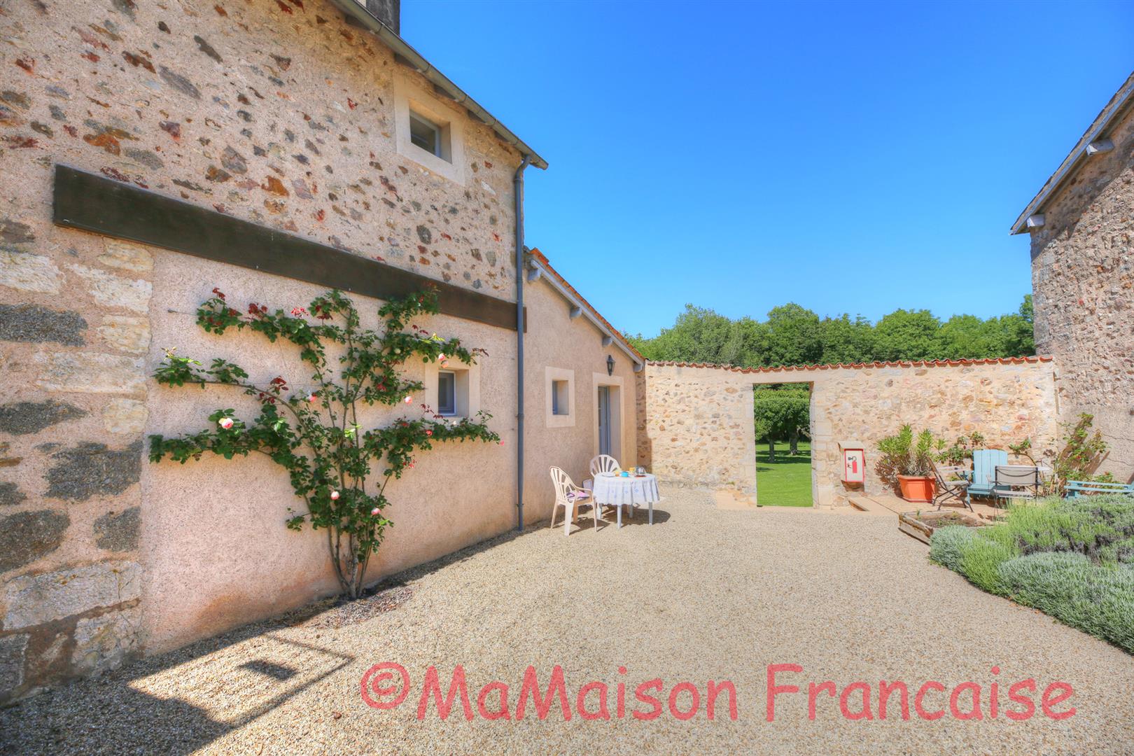 Luxury 1 bedroom apartment in grounds of chateau with pool adjacent to 27 hole golf course