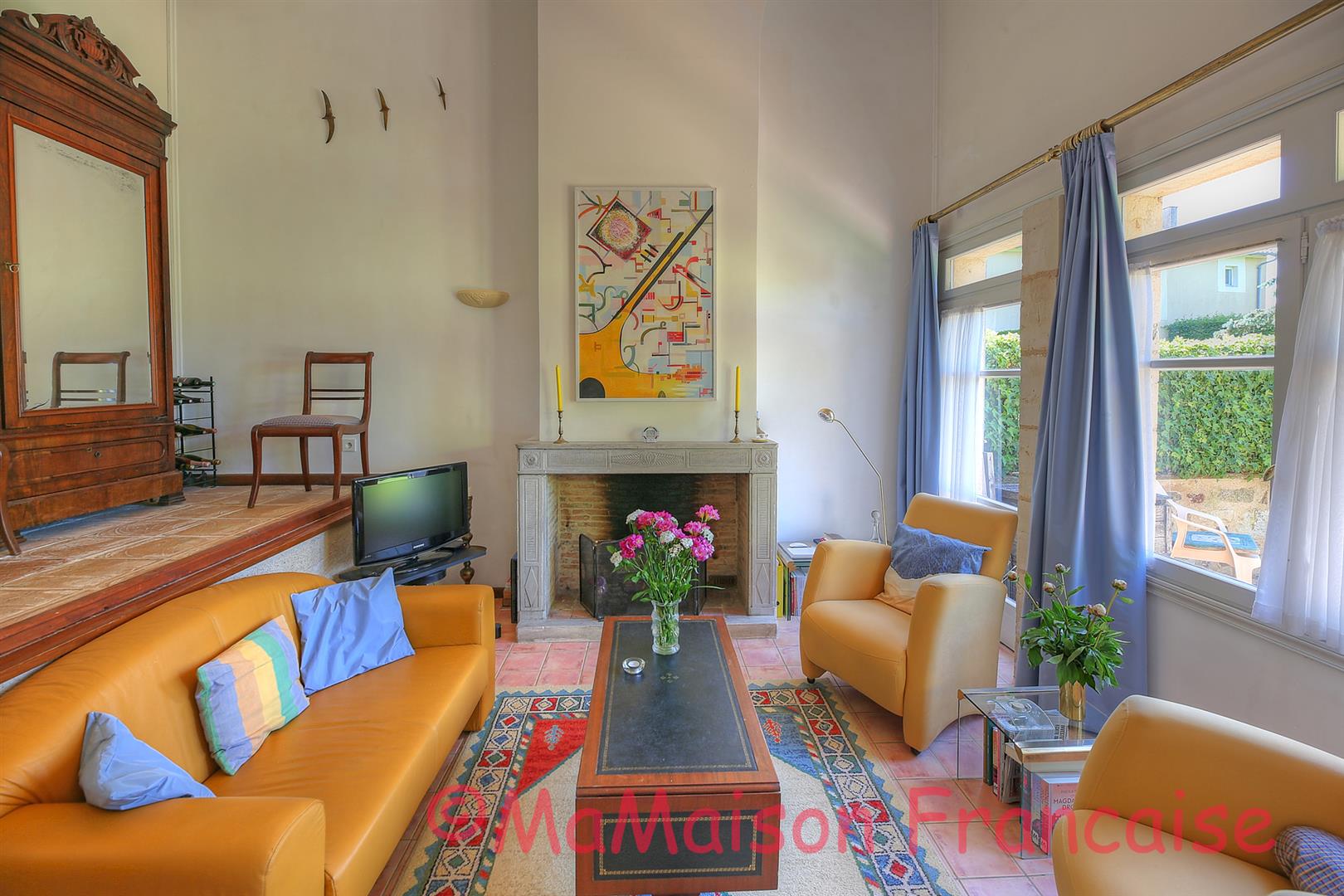 Luxury 1 bedroom apartment in grounds of chateau with pool adjacent to 27 hole golf course