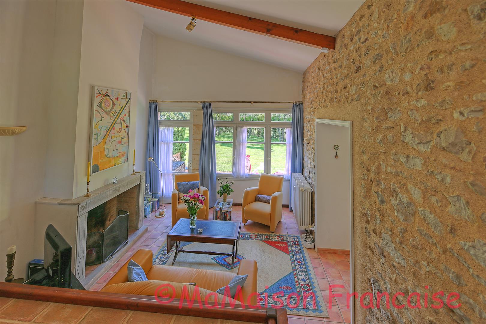 Luxury 1 bedroom apartment in grounds of chateau with pool adjacent to 27 hole golf course