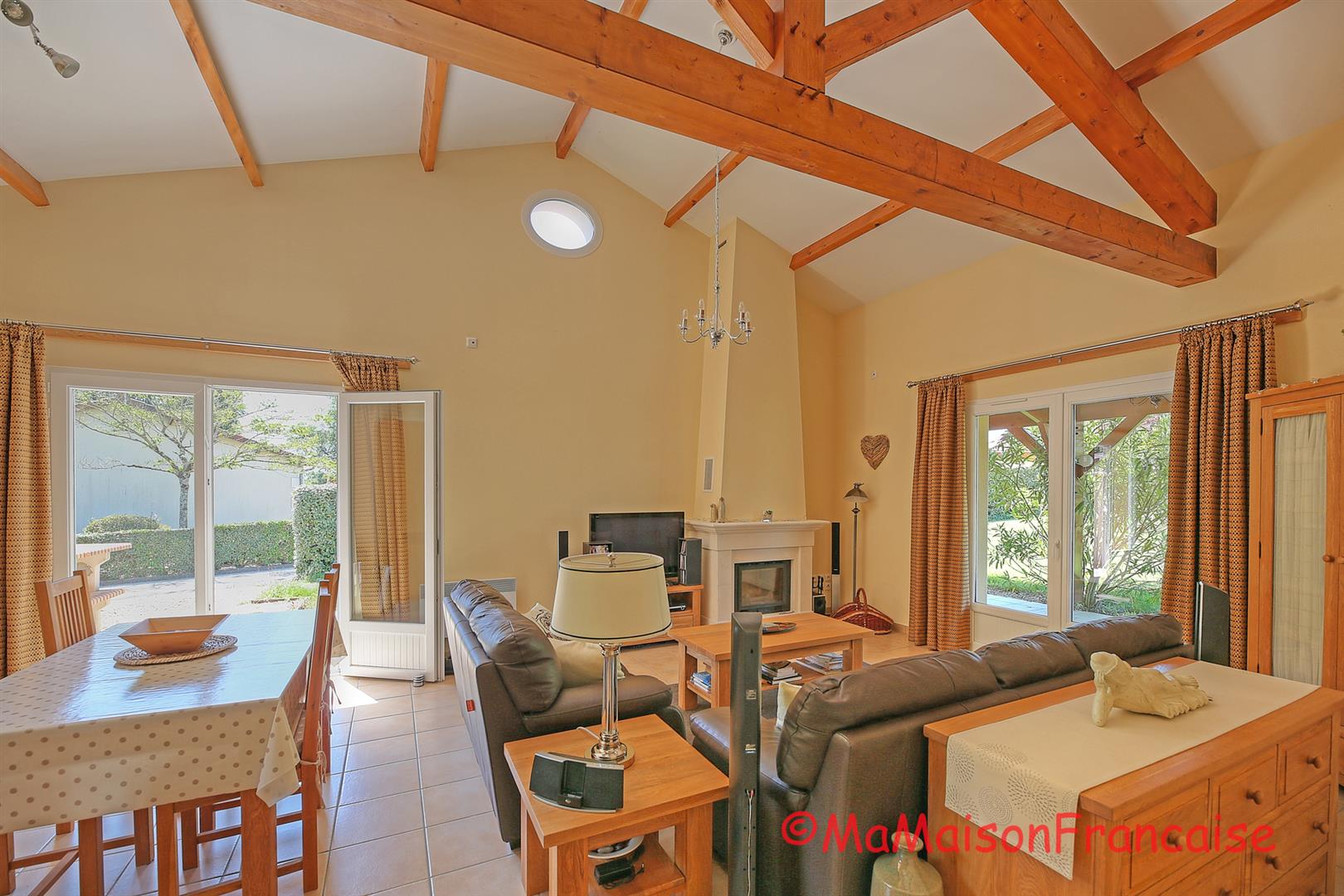 Immaculate 2bed/2bath Villa, communal swimming pool close to a 27 hole golf course