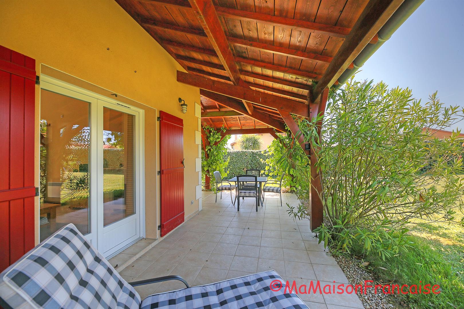Immaculate 2bed/2bath Villa, communal swimming pool close to a 27 hole golf course