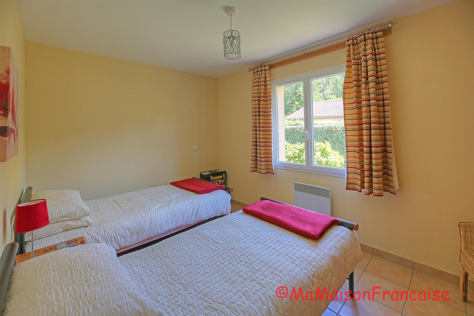 Immaculate 2bed/2bath Villa, communal swimming pool close to a 27 hole golf course