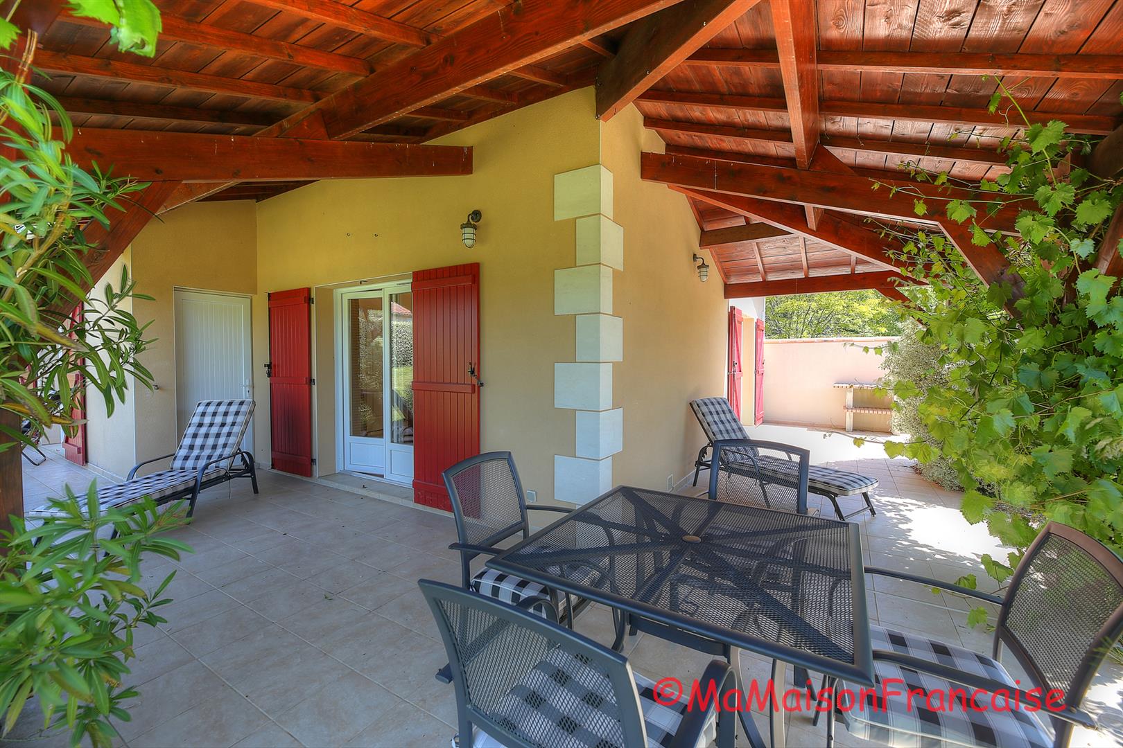 Immaculate 2bed/2bath Villa, communal swimming pool close to a 27 hole golf course
