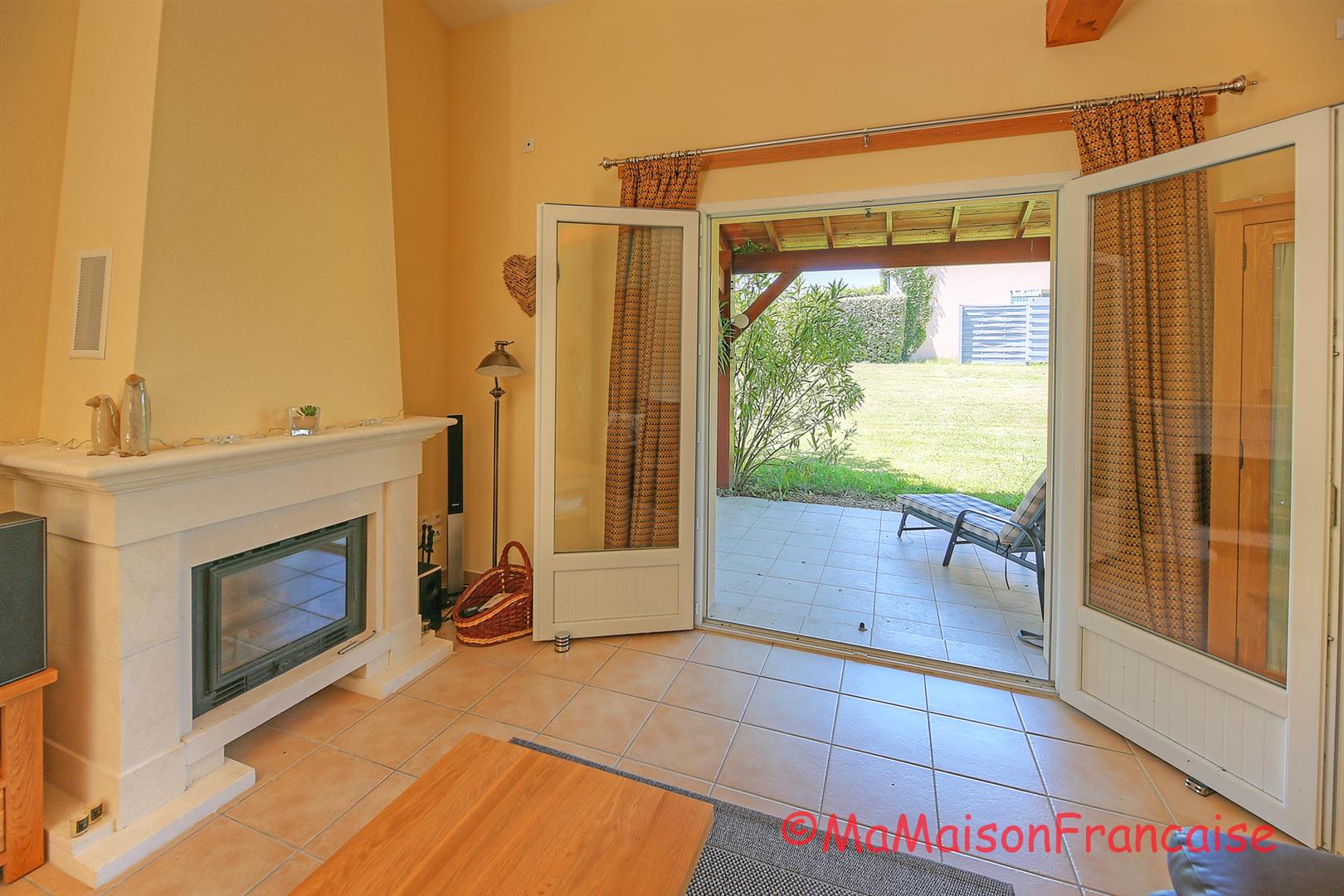 Immaculate 2bed/2bath Villa, communal swimming pool close to a 27 hole golf course
