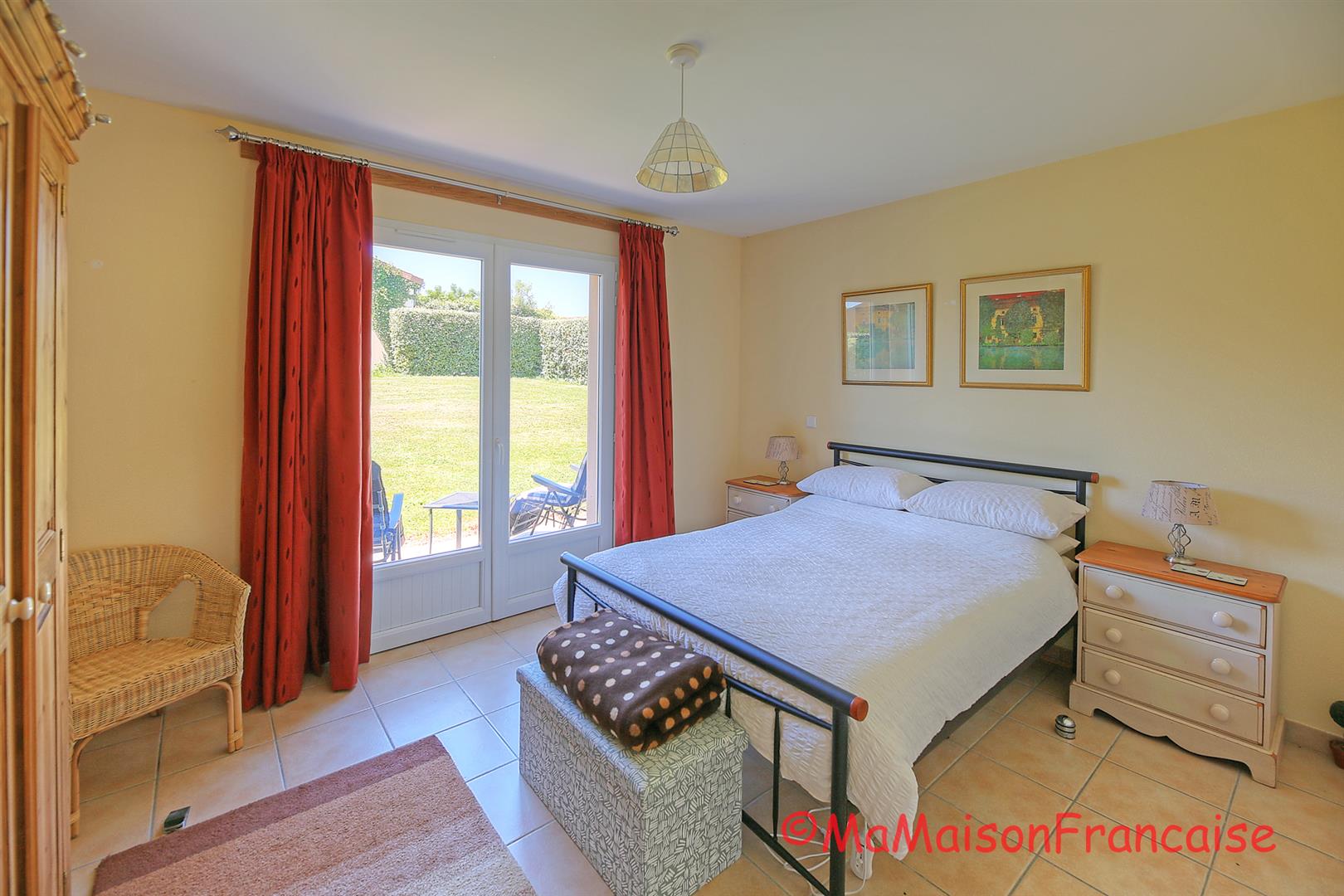 Immaculate 2bed/2bath Villa, communal swimming pool close to a 27 hole golf course