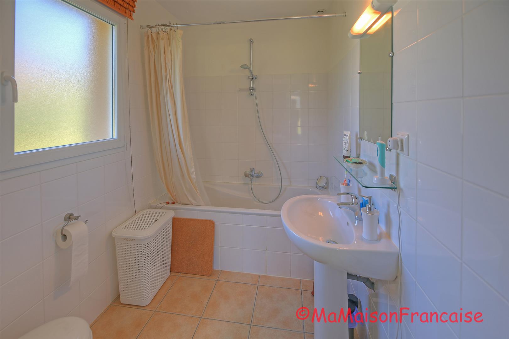 Immaculate 2bed/2bath Villa, communal swimming pool close to a 27 hole golf course