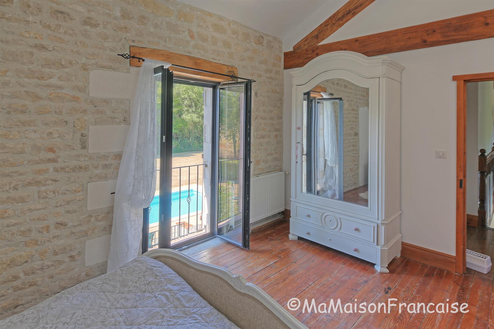 Stunning Detached Barn Conversion with Cottage, Heated Pool, 5 Beds, 4 Baths