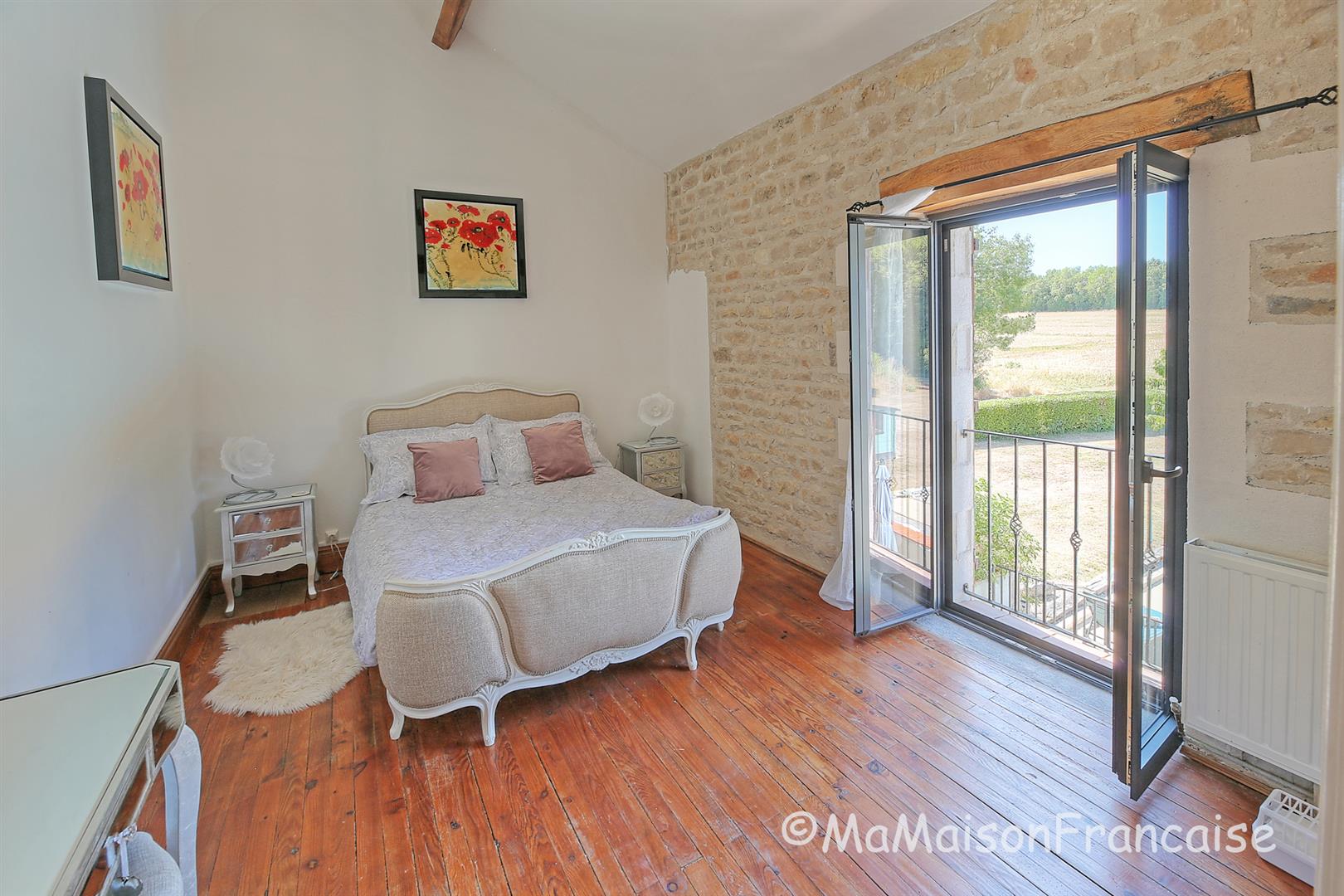 Stunning Detached Barn Conversion with Cottage, Heated Pool, 5 Beds, 4 Baths