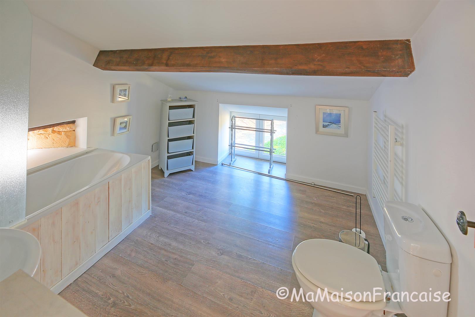 Stunning Detached Barn Conversion with Cottage, Heated Pool, 5 Beds, 4 Baths