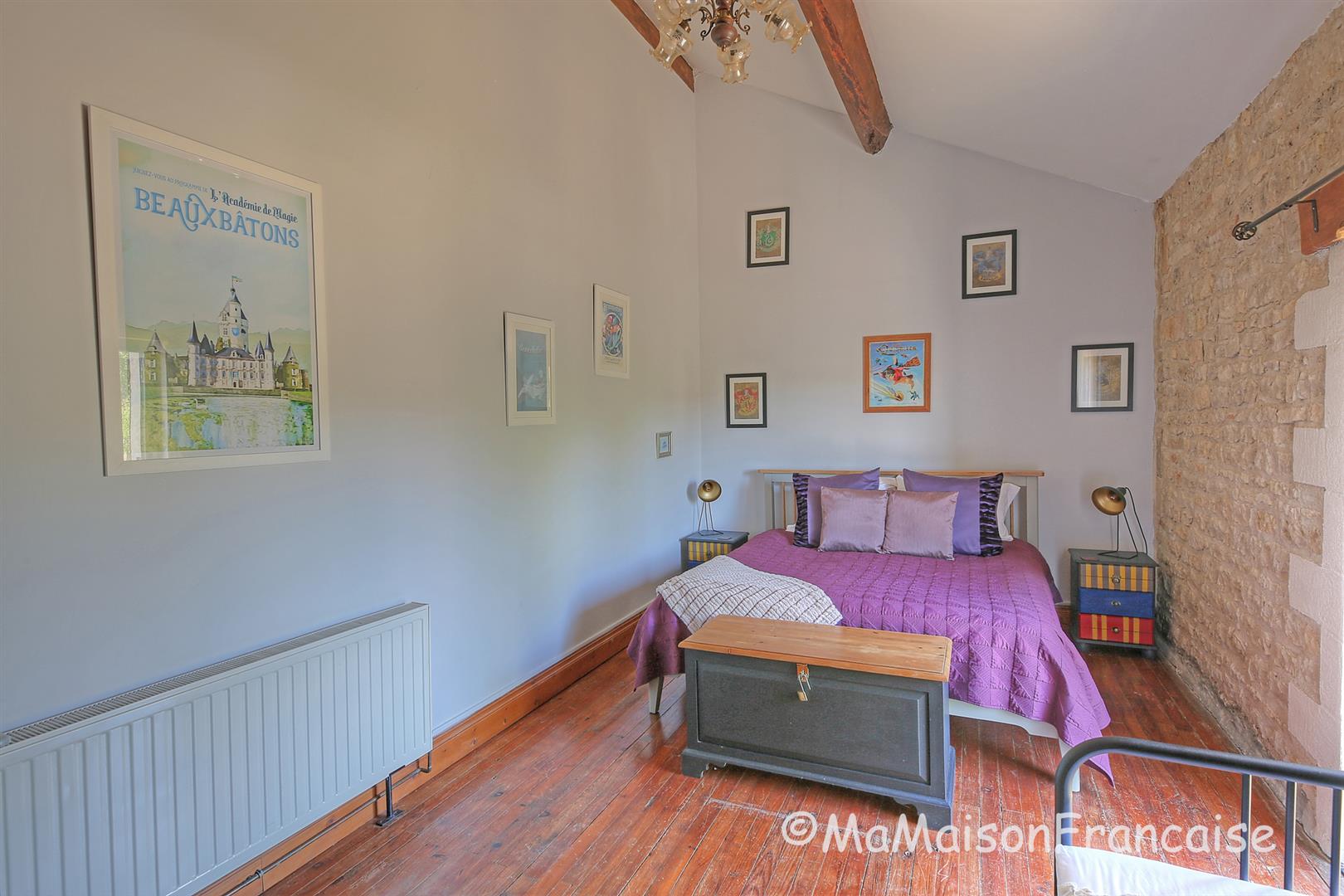 Stunning Detached Barn Conversion with Cottage, Heated Pool, 5 Beds, 4 Baths