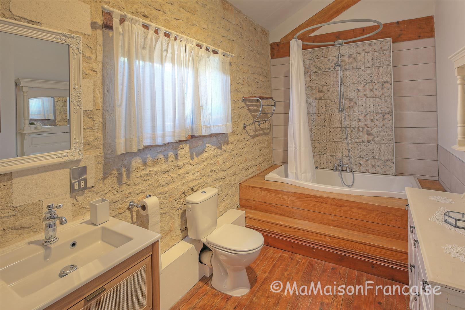 Stunning Detached Barn Conversion with Cottage, Heated Pool, 5 Beds, 4 Baths