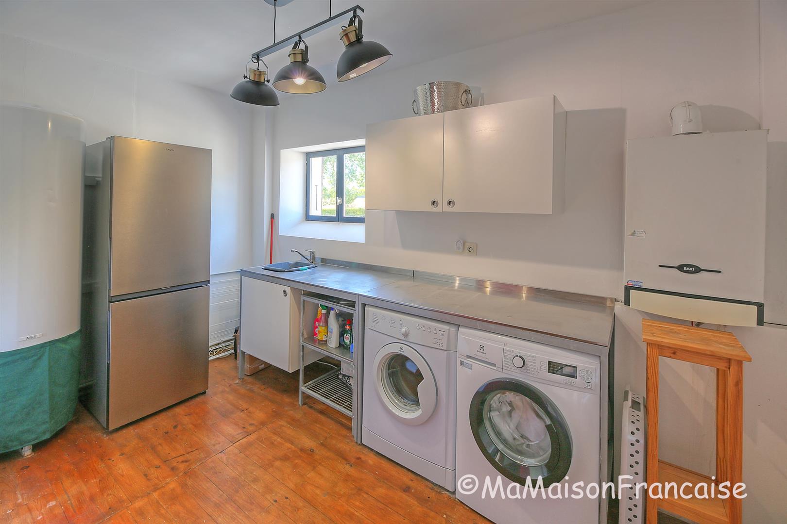Stunning Detached Barn Conversion with Cottage, Heated Pool, 5 Beds, 4 Baths