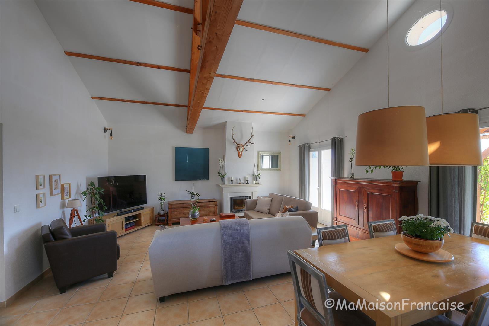 Detached 3 bed/2bath villa near 27 hole golf course, with on site facilities including swimming pool