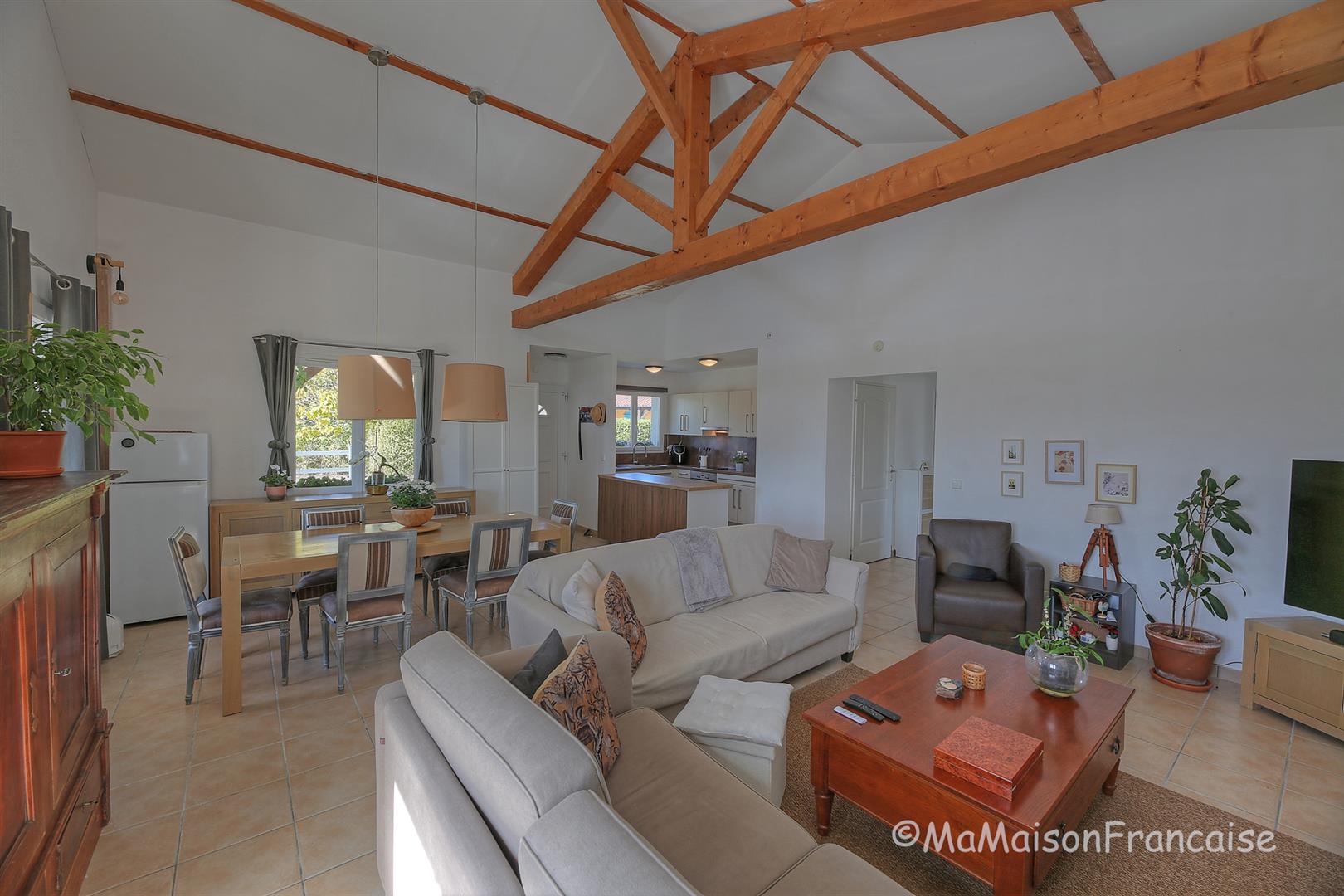 Detached 3 bed/2bath villa near 27 hole golf course, with on site facilities including swimming pool