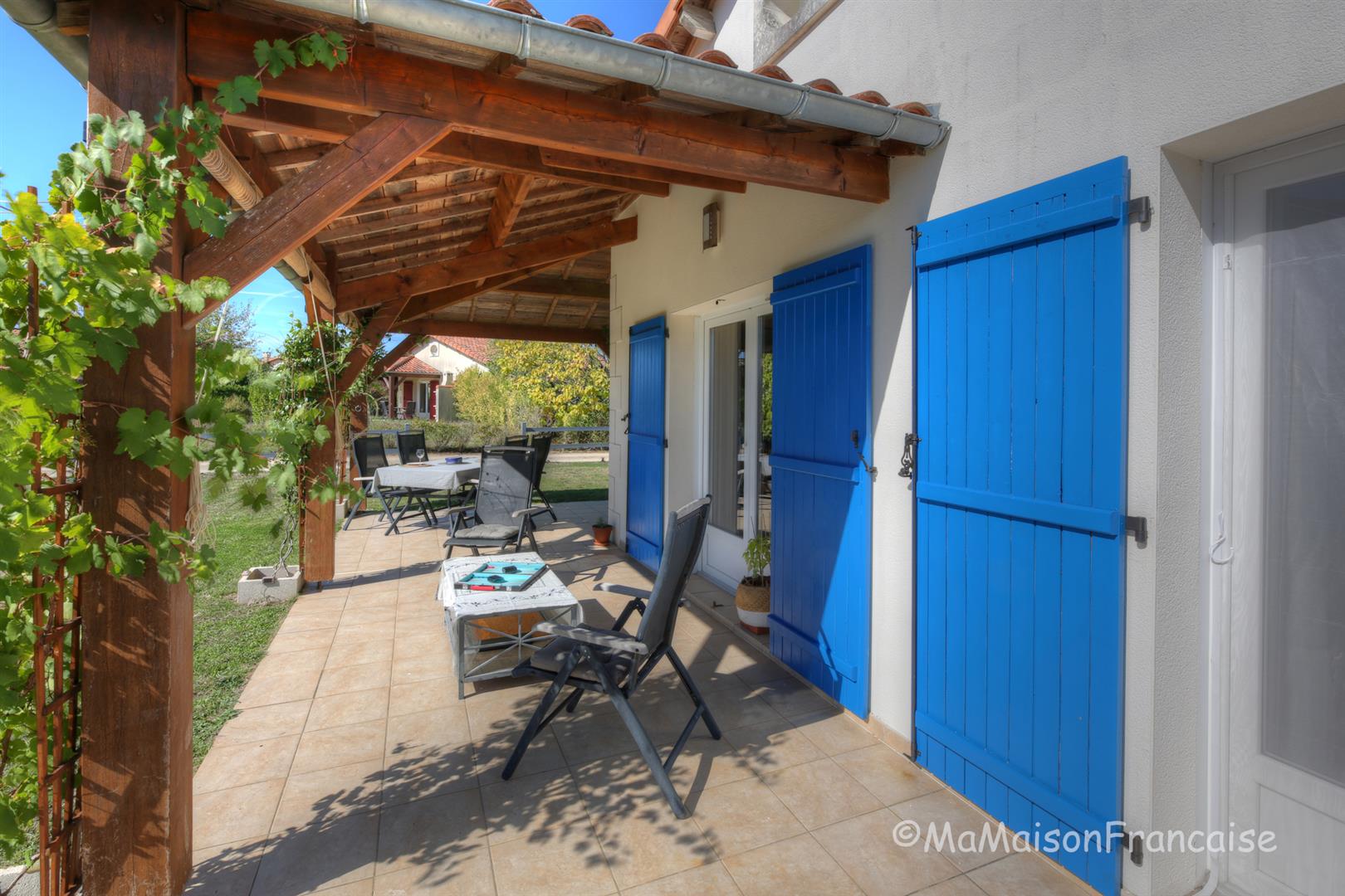 Detached 3 bed/2bath villa near 27 hole golf course, with on site facilities including swimming pool