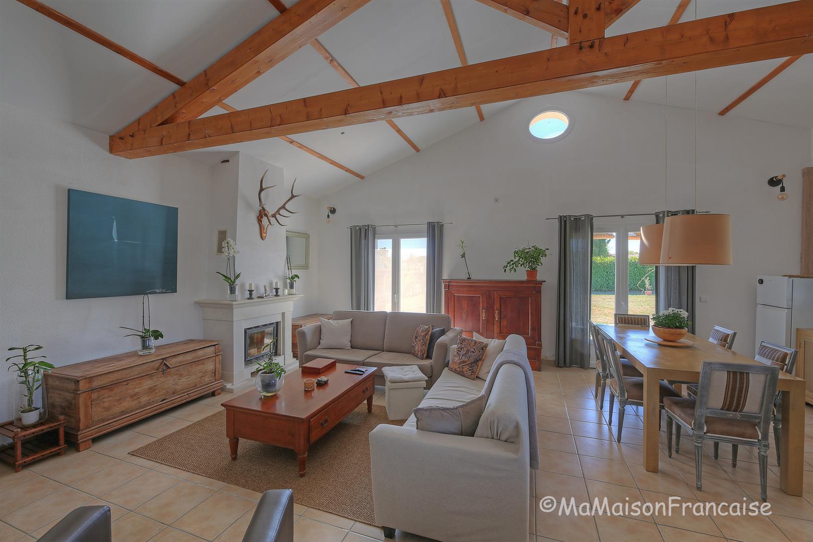 Detached 3 bed/2bath villa near 27 hole golf course, with on site facilities including swimming pool