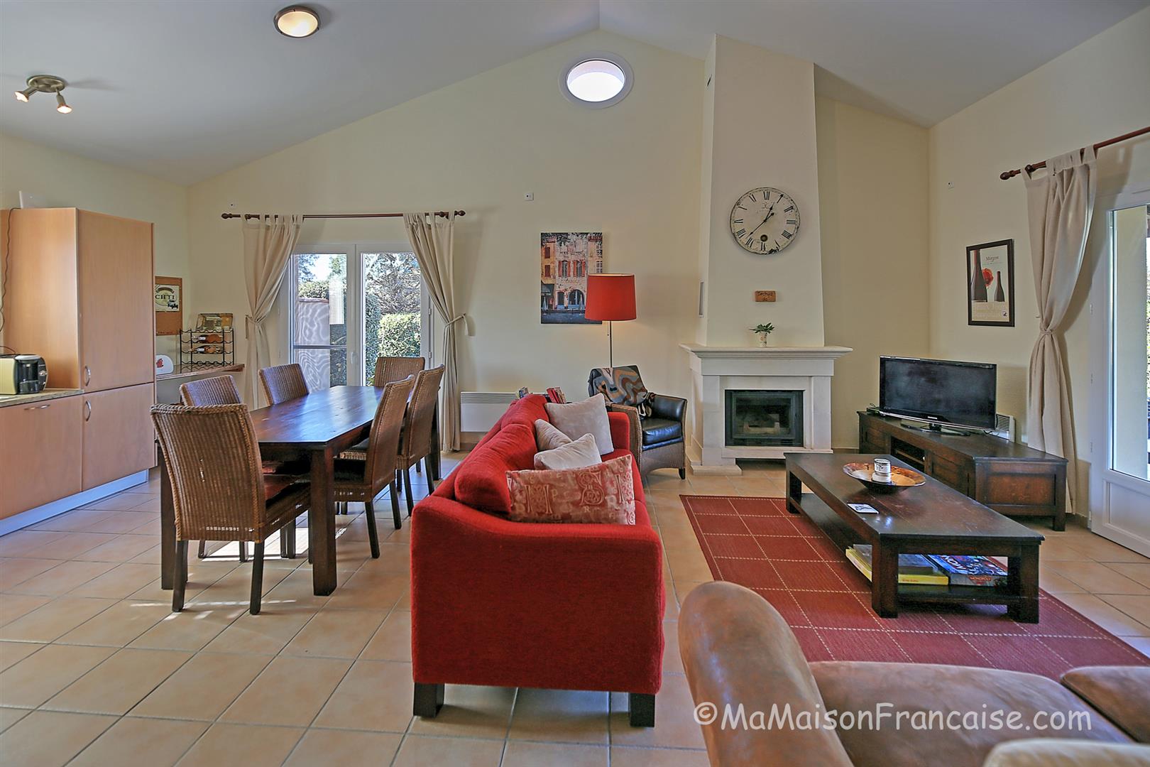 Well maintained 2bed/2bath Villa, communal swimming pool close to a 27 hole golf course