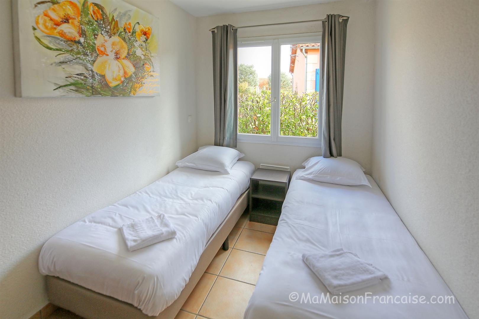 Villa 3 bed/2bath near 27 hole golf course, with on site facilities including swimming pool