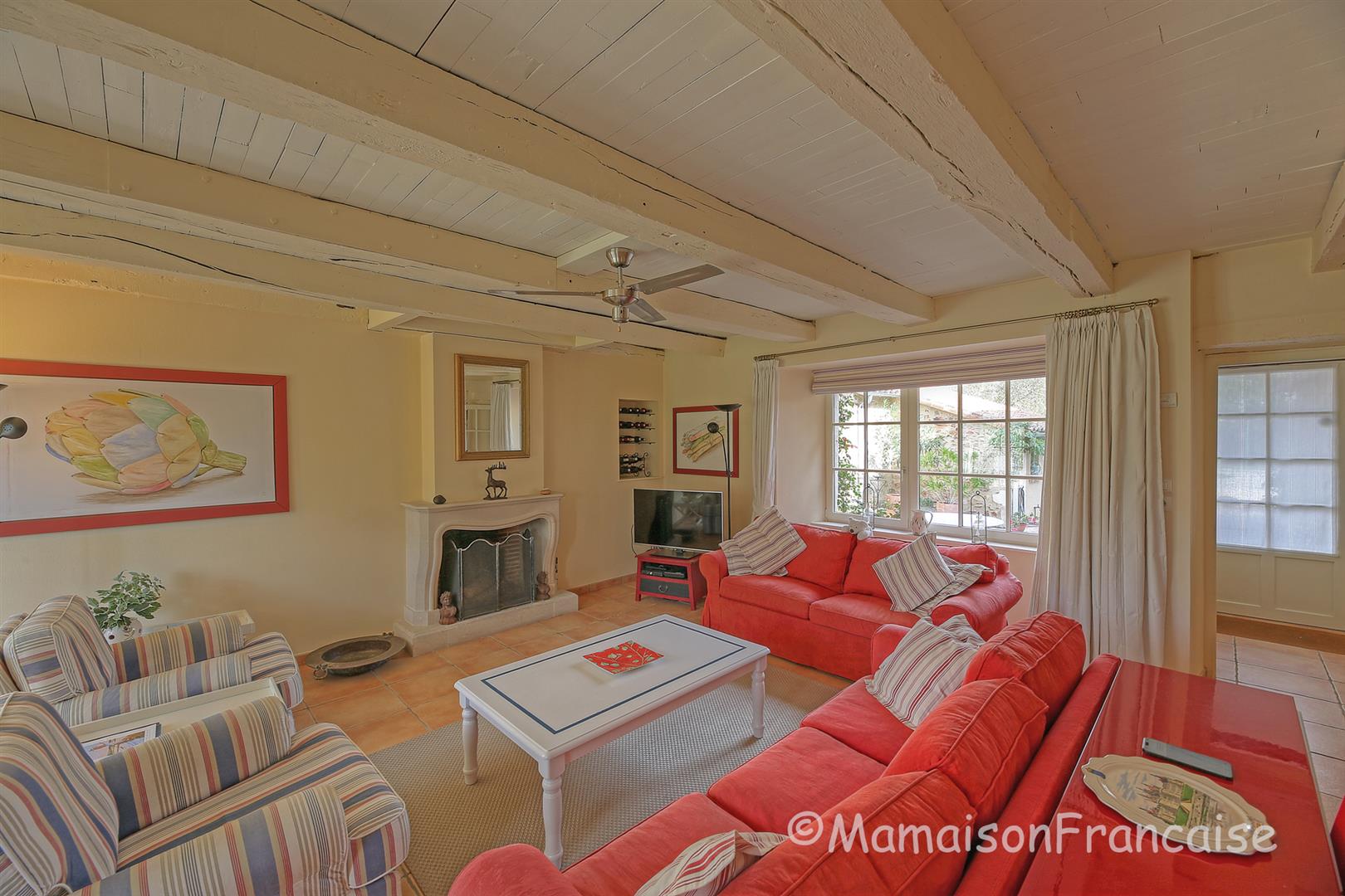 Immaculate village house 3bed/2bath, large gardens next to a golf course