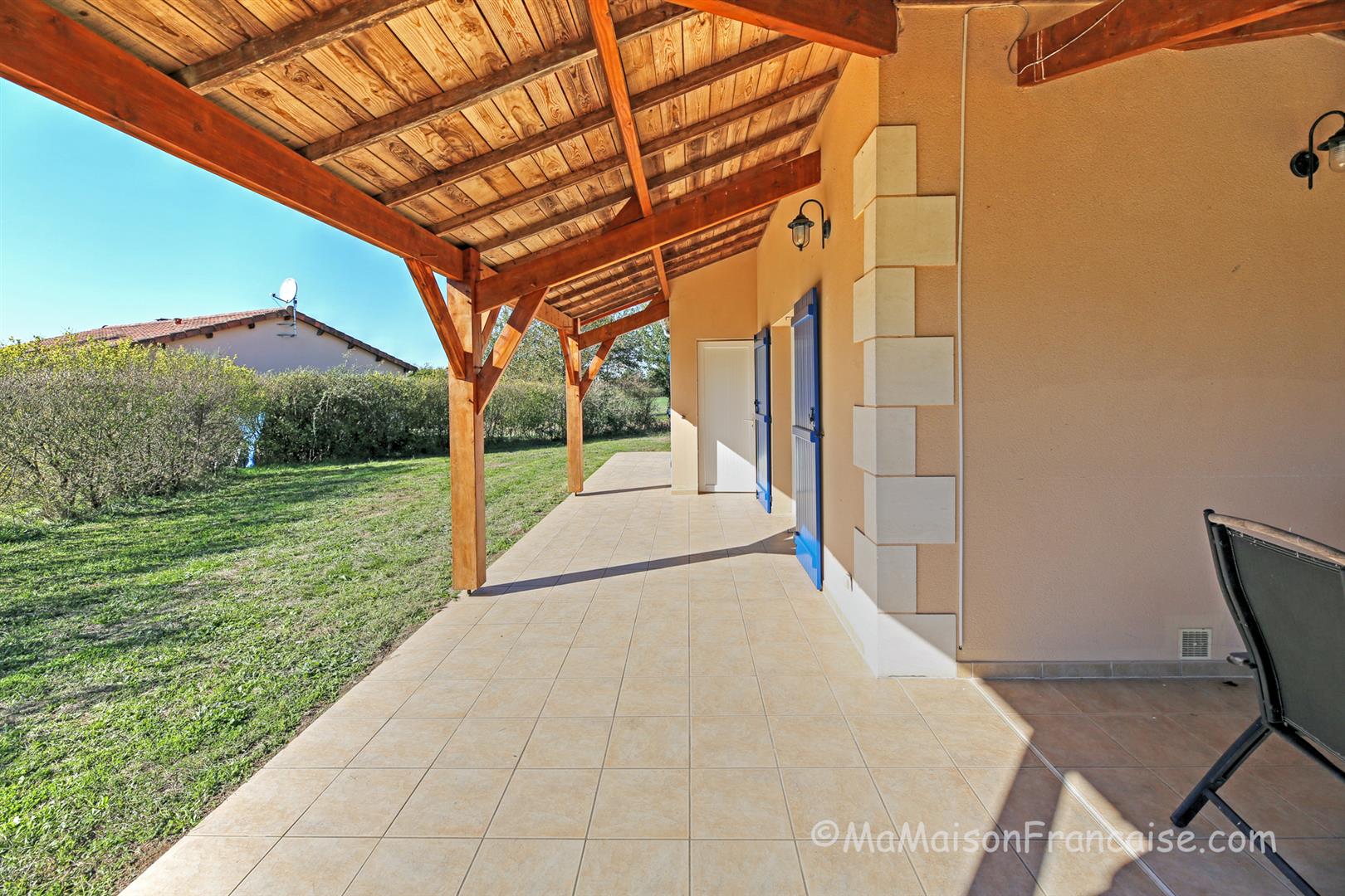 Immaculate 2bed/2bath Villa, communal swimming pool close to a 27 hole golf course