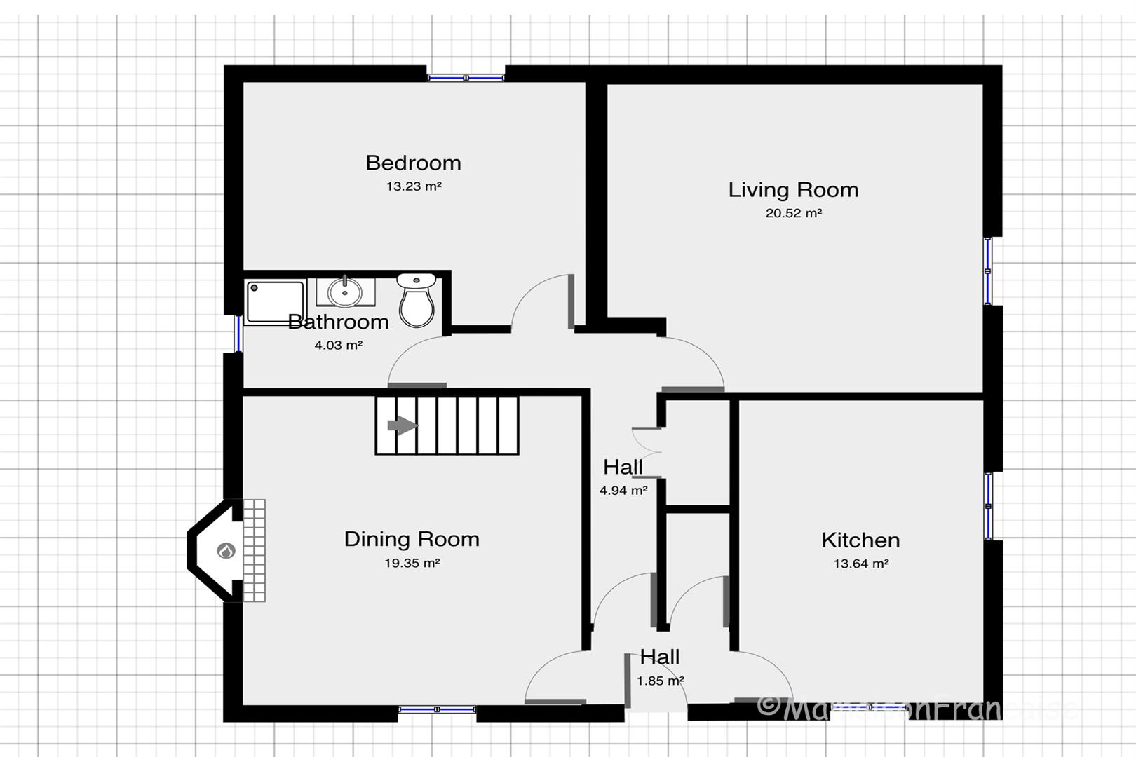 Detached 4 bed/2 bath village house with courtyard, garden & garage.