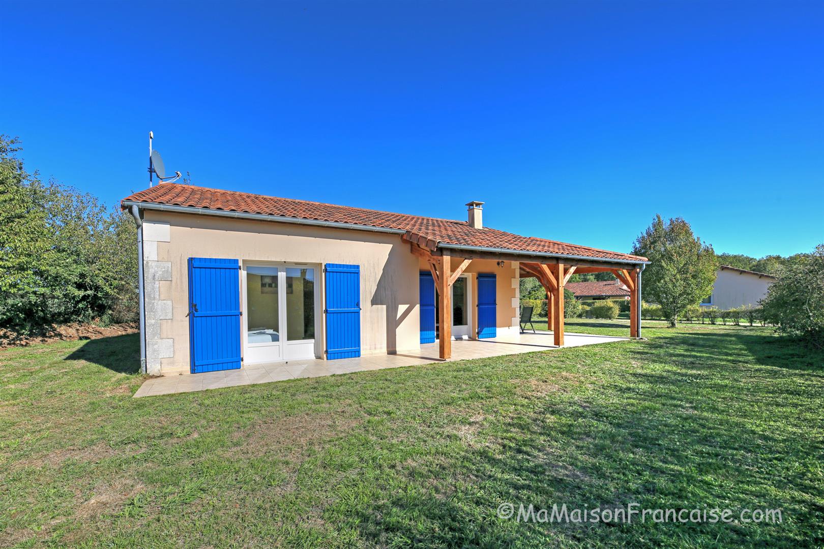 Immaculate 2bed/2bath Villa, communal swimming pool close to a 27 hole golf course