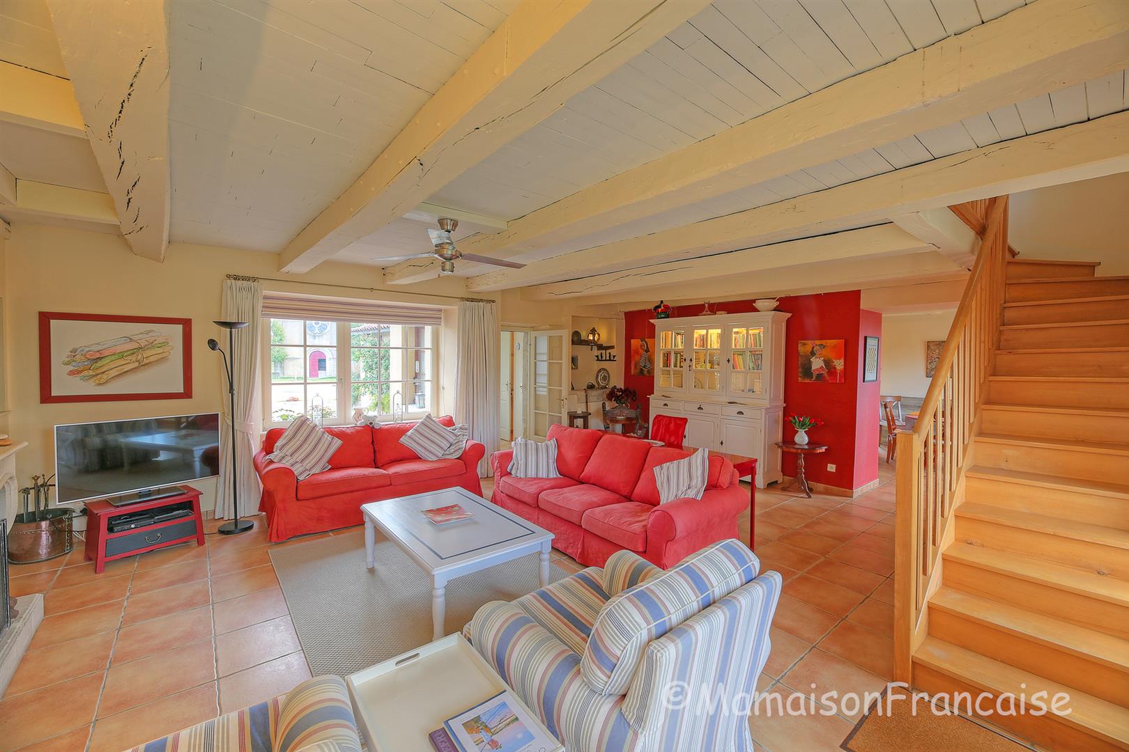 Immaculate village house 3bed/2bath, large gardens next to a golf course