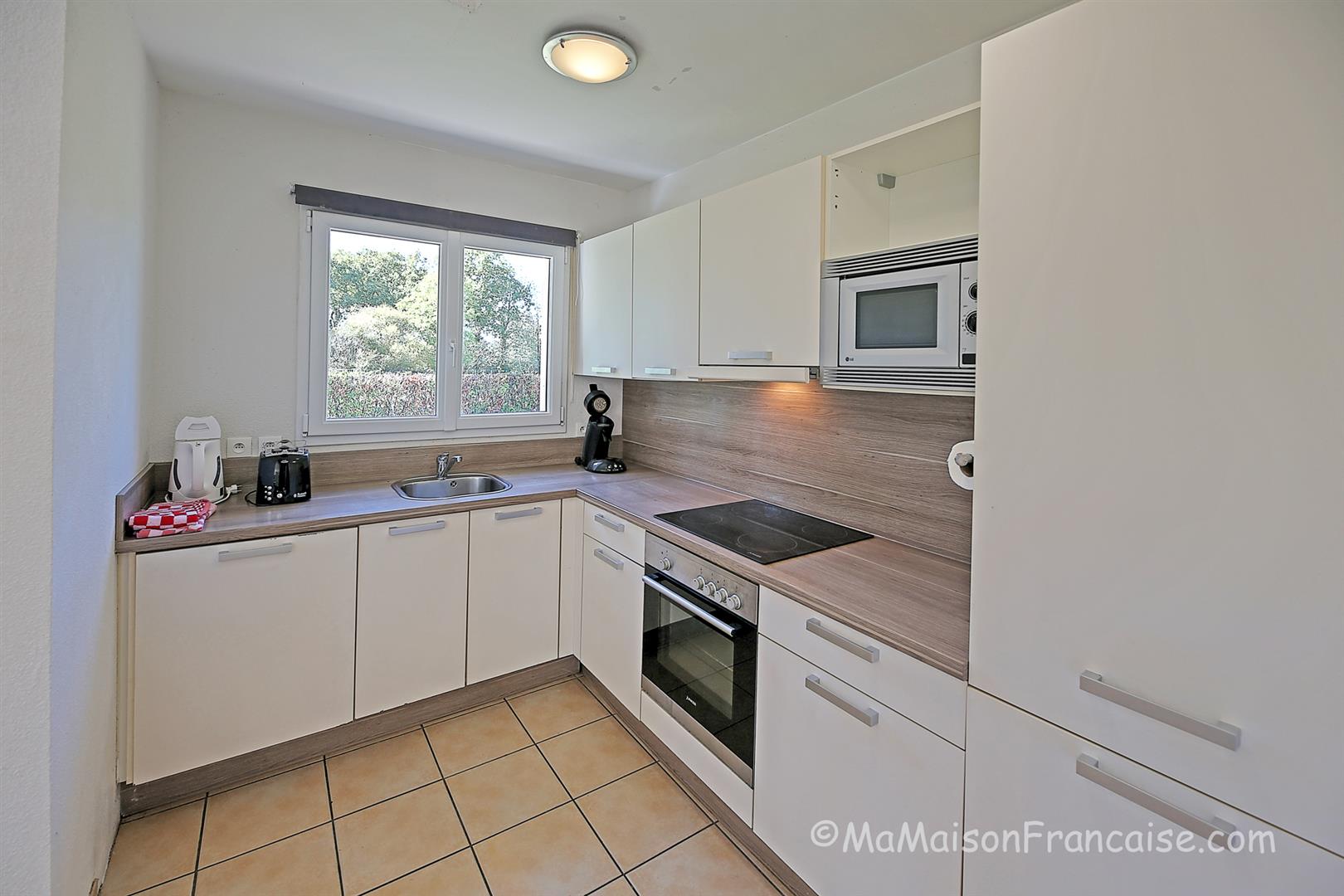 Villa 3 bed/2bath near 27 hole golf course, with on site facilities including swimming pool