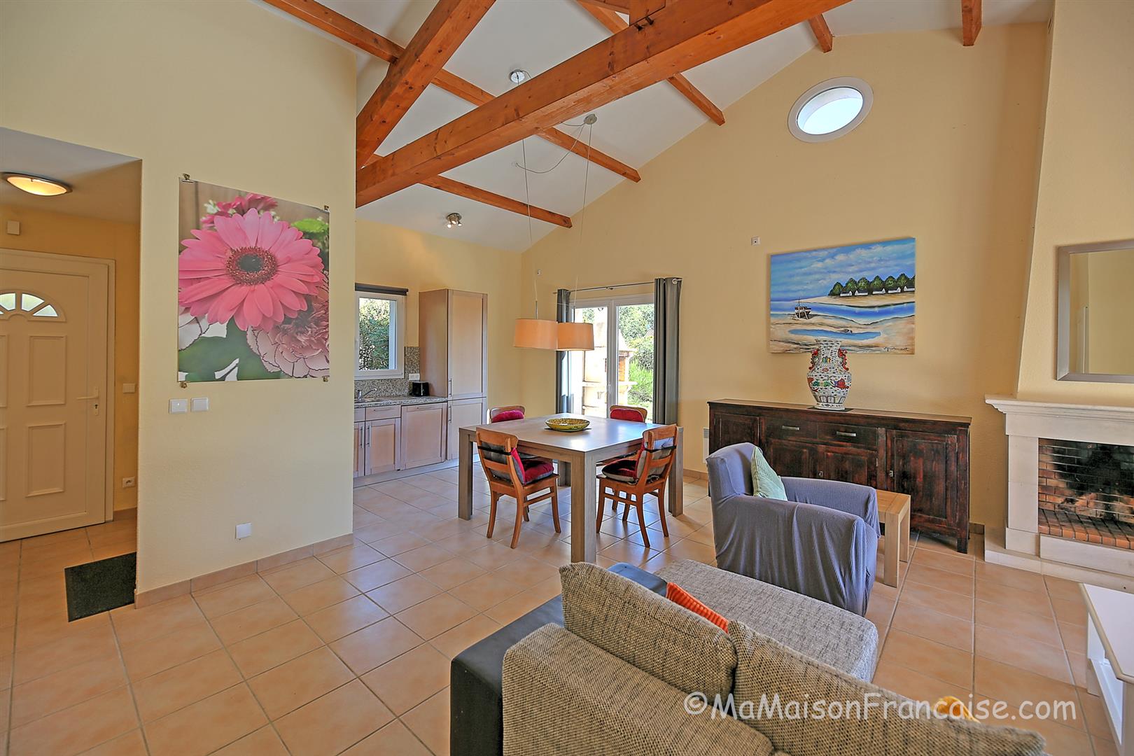Immaculate 2bed/2bath Villa, communal swimming pool close to a 27 hole golf course