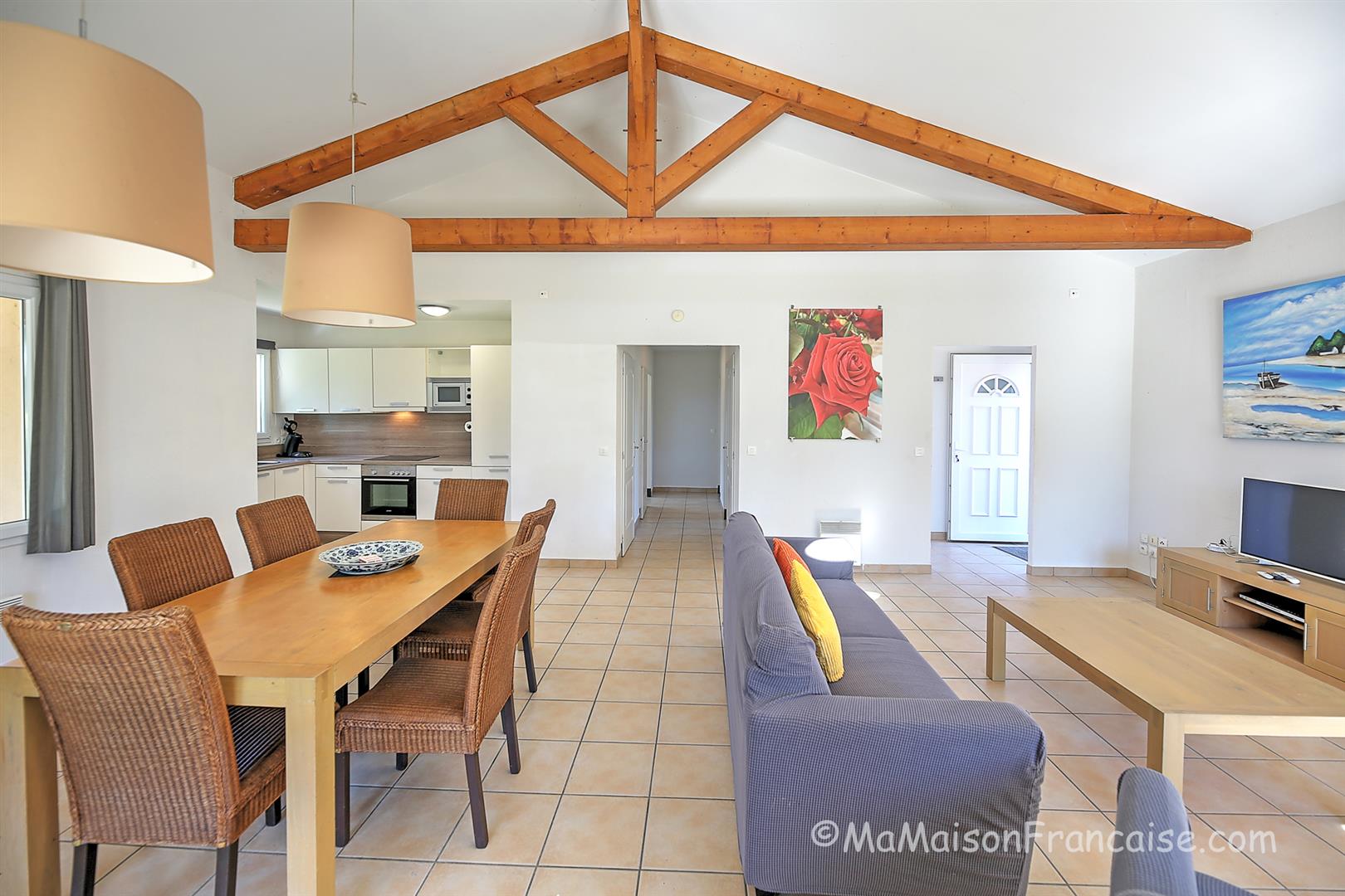 Villa 3 bed/2bath near 27 hole golf course, with on site facilities including swimming pool