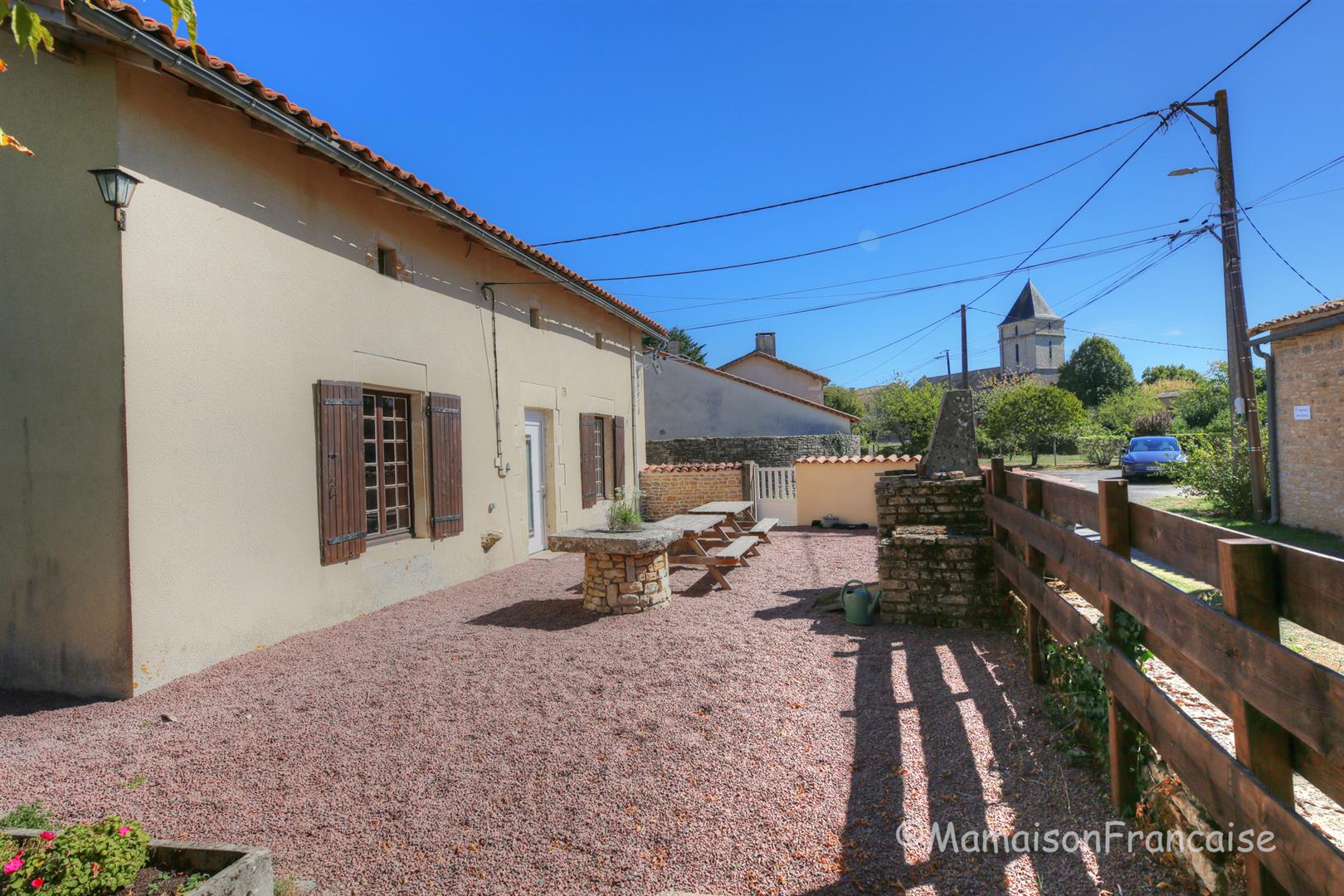 Detached 4 bed/2 bath village house with courtyard, garden & garage.
