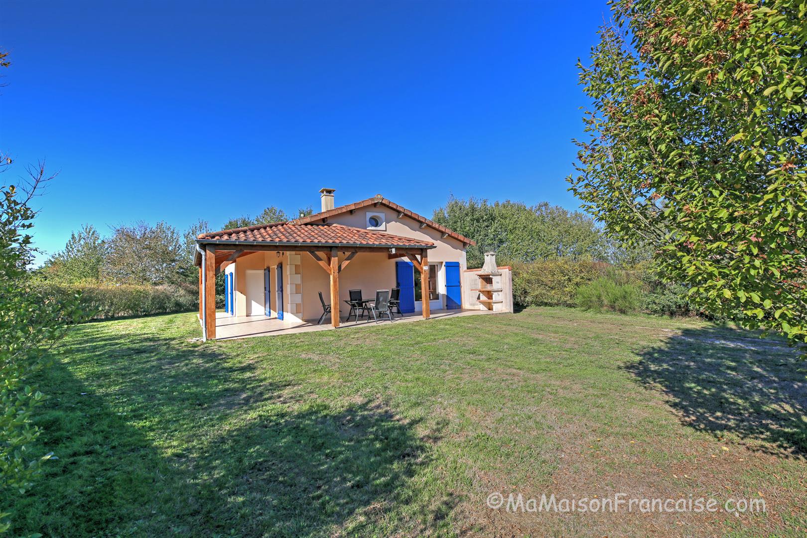 Immaculate 2bed/2bath Villa, communal swimming pool close to a 27 hole golf course