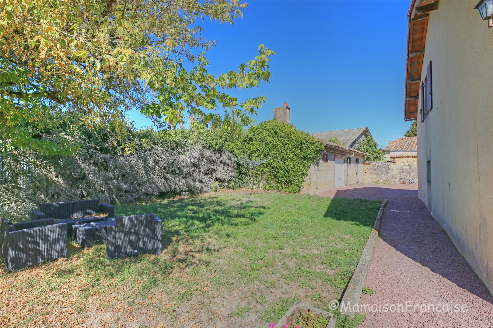Detached 4 bed/2 bath village house with courtyard, garden & garage.