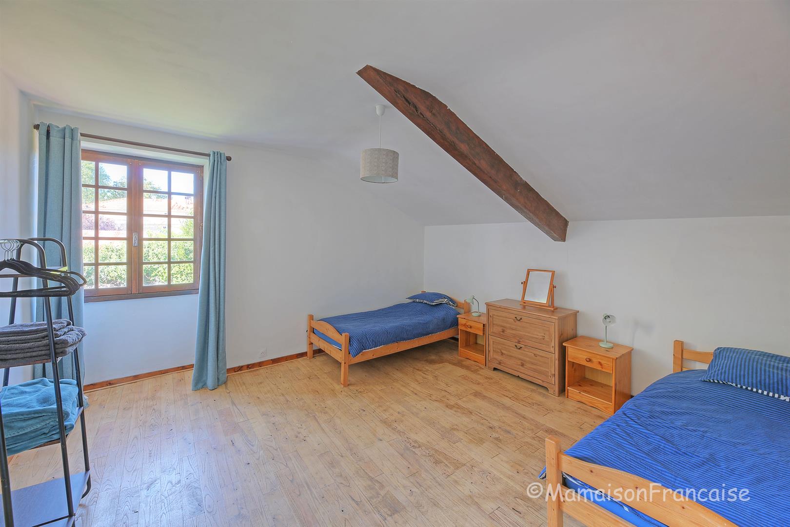 Detached 4 bed/2 bath village house with courtyard, garden & garage.