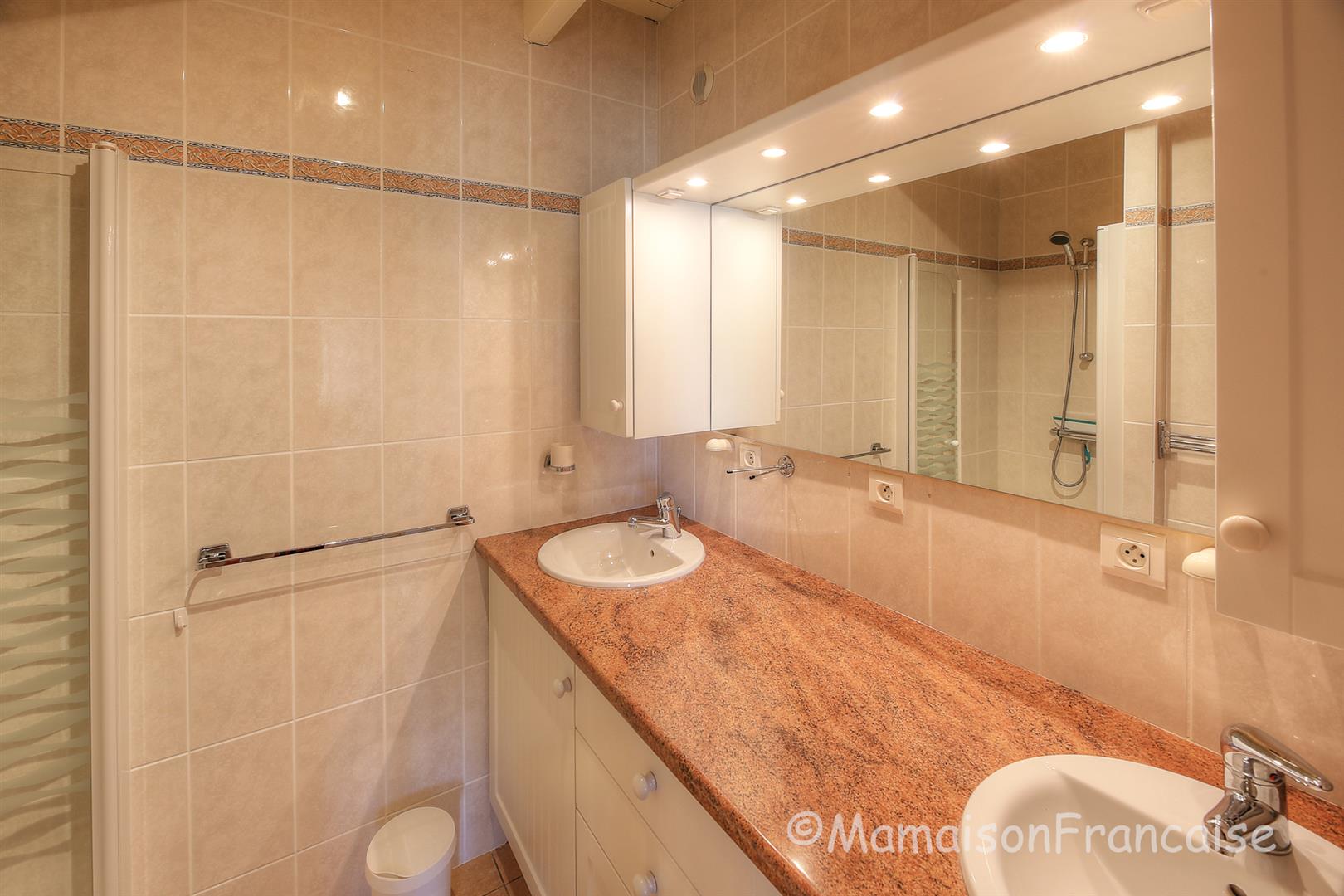 Immaculate village house 3bed/2bath, large gardens next to a golf course