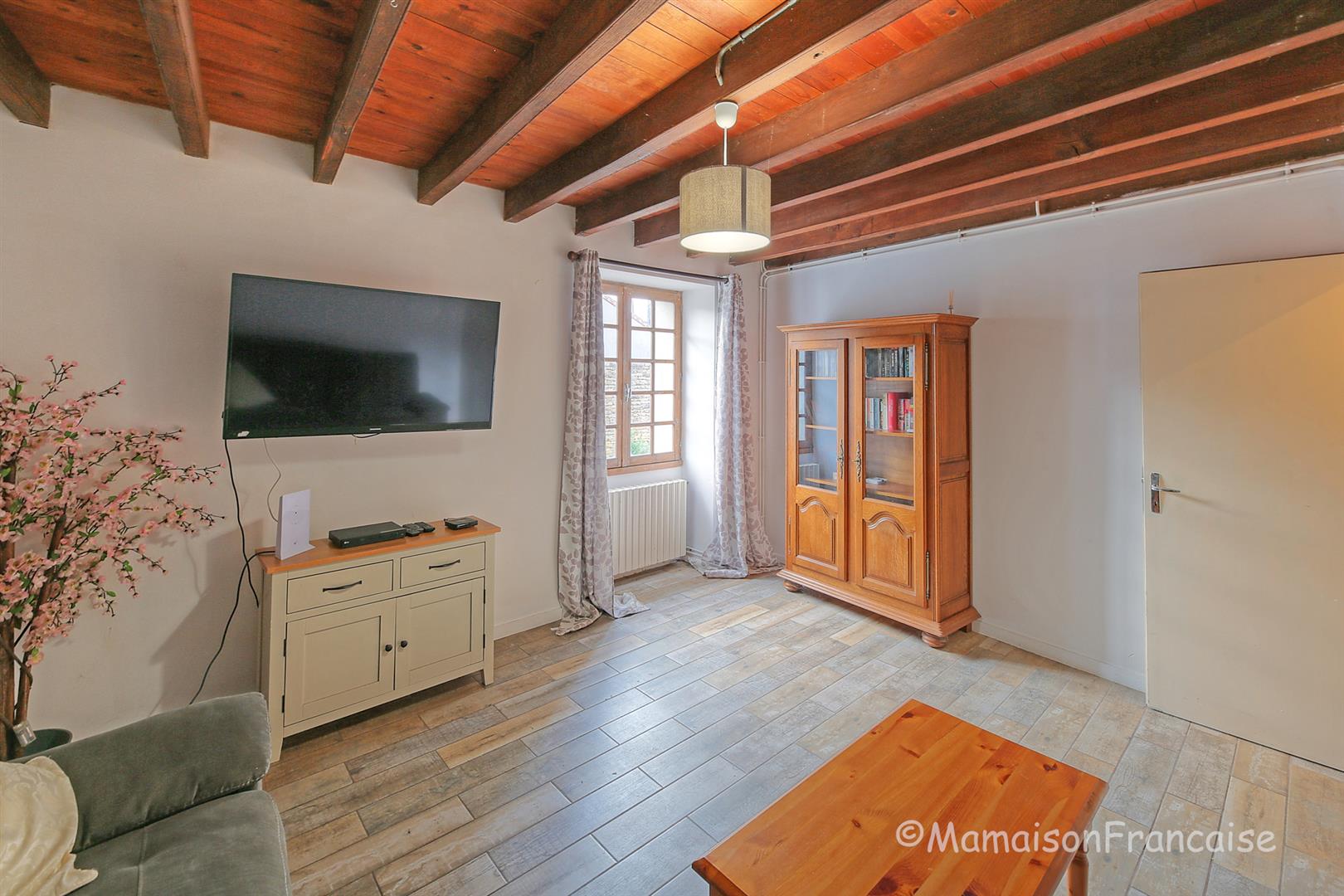Detached 4 bed/2 bath village house with courtyard, garden & garage.
