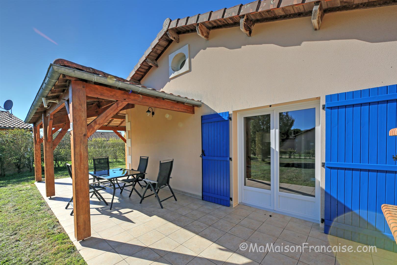 Immaculate 2bed/2bath Villa, communal swimming pool close to a 27 hole golf course