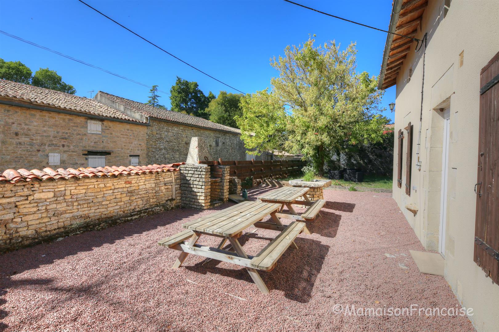 Detached 4 bed/2 bath village house with courtyard, garden & garage.