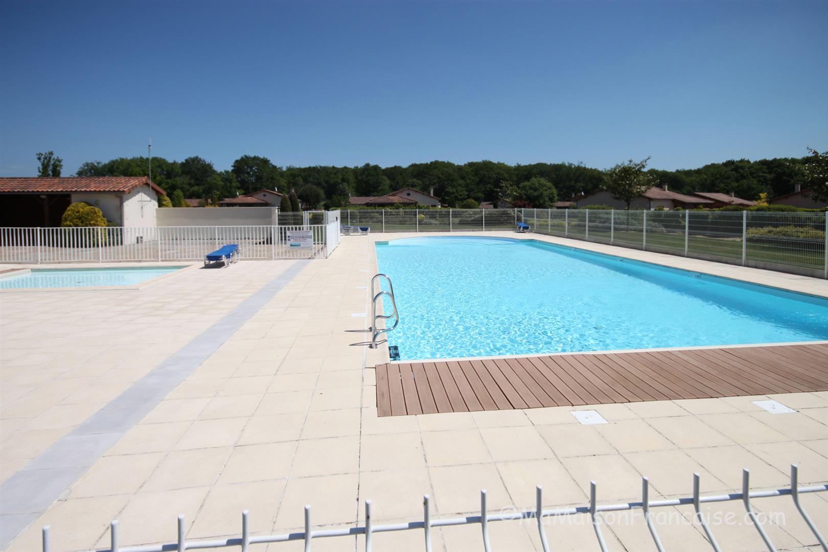 Immaculate 2bed/2bath Villa, communal swimming pool close to a 27 hole golf course