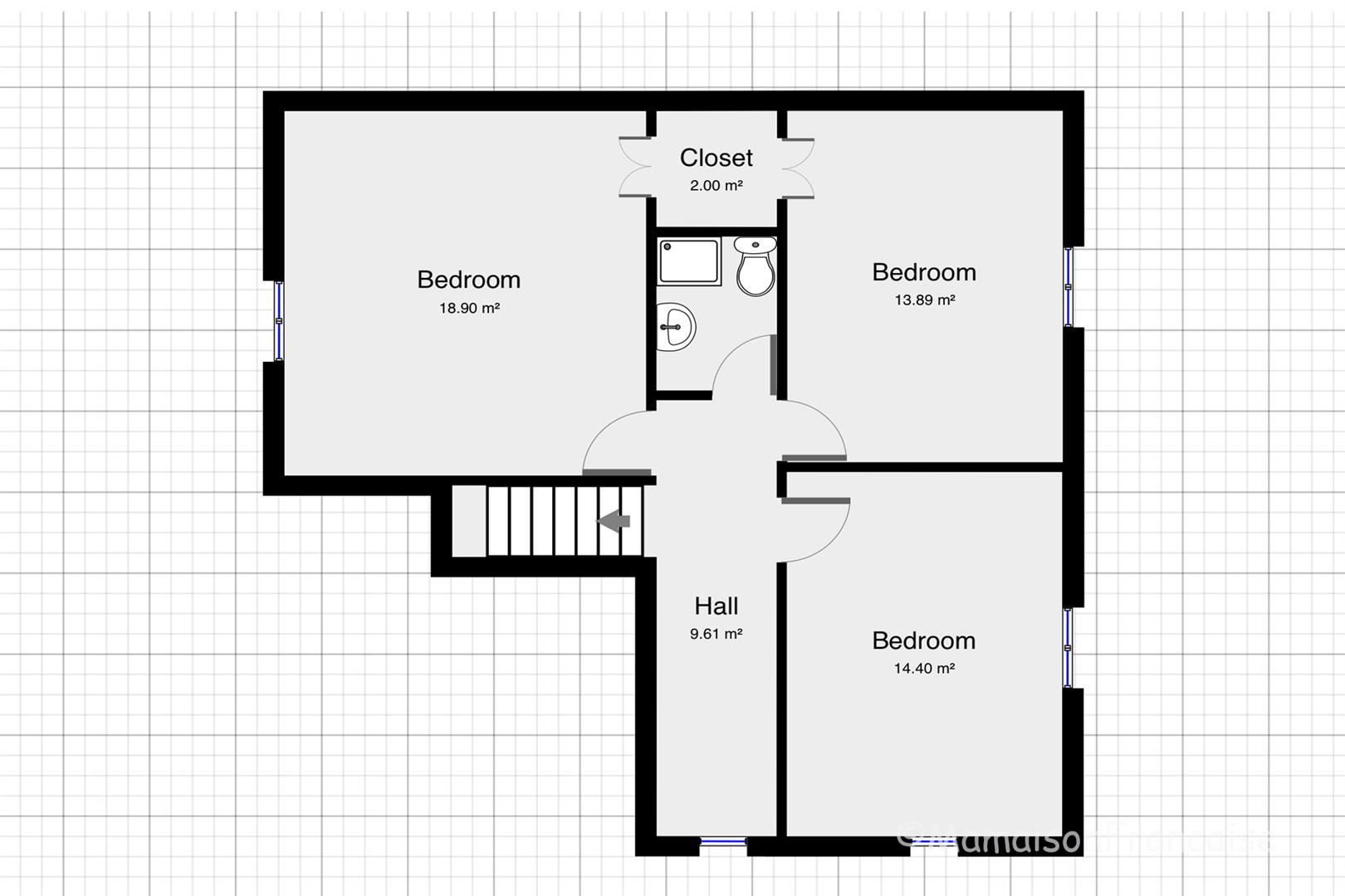 Detached 4 bed/2 bath village house with courtyard, garden & garage.