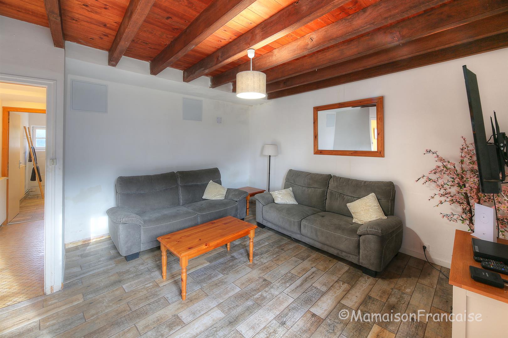 Detached 4 bed/2 bath village house with courtyard, garden & garage.