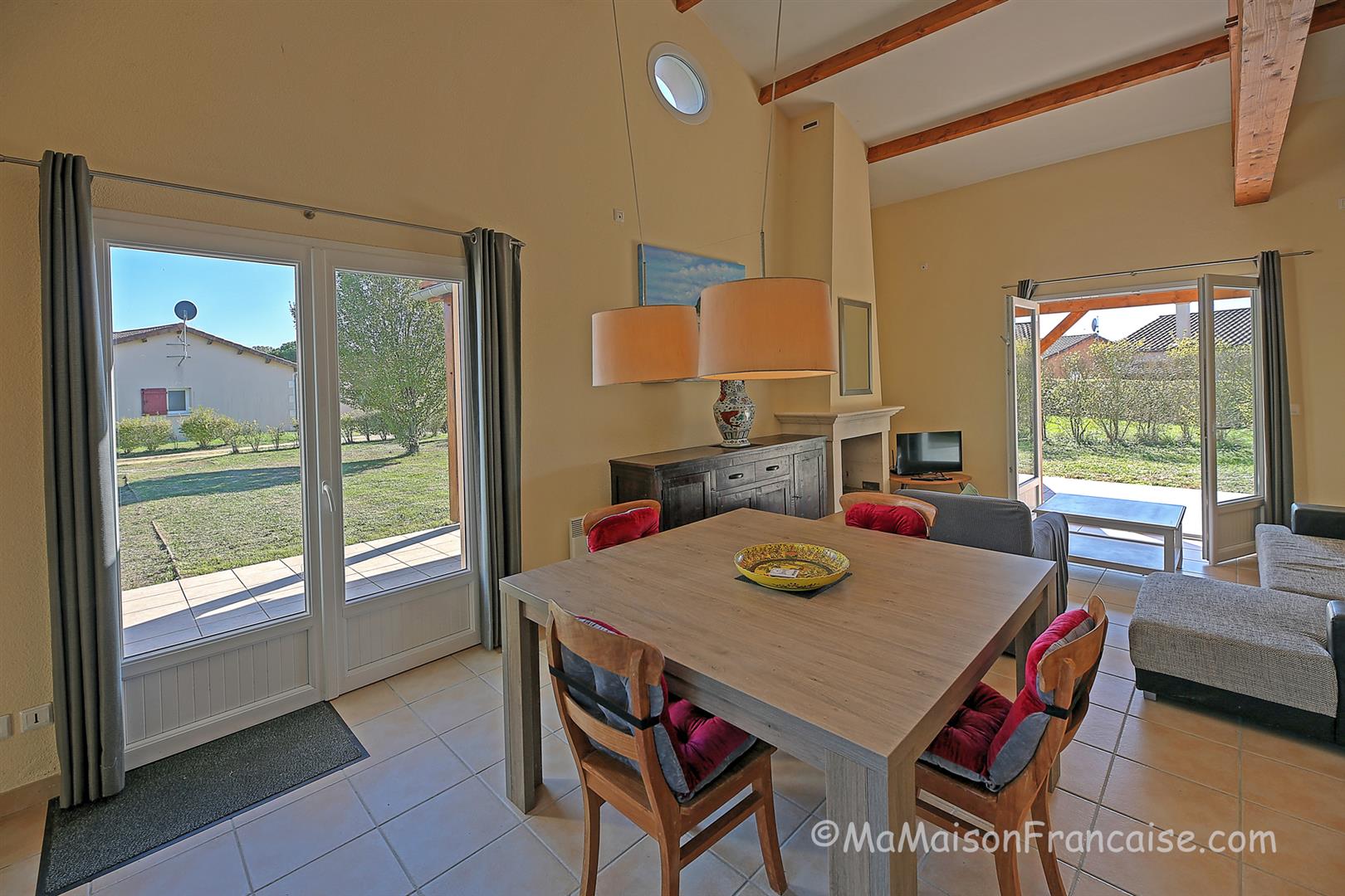 Immaculate 2bed/2bath Villa, communal swimming pool close to a 27 hole golf course