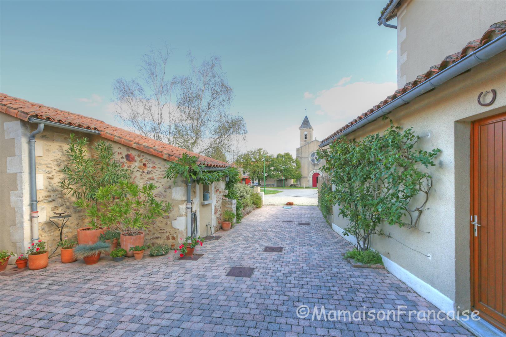 Immaculate village house 3bed/2bath, large gardens next to a golf course