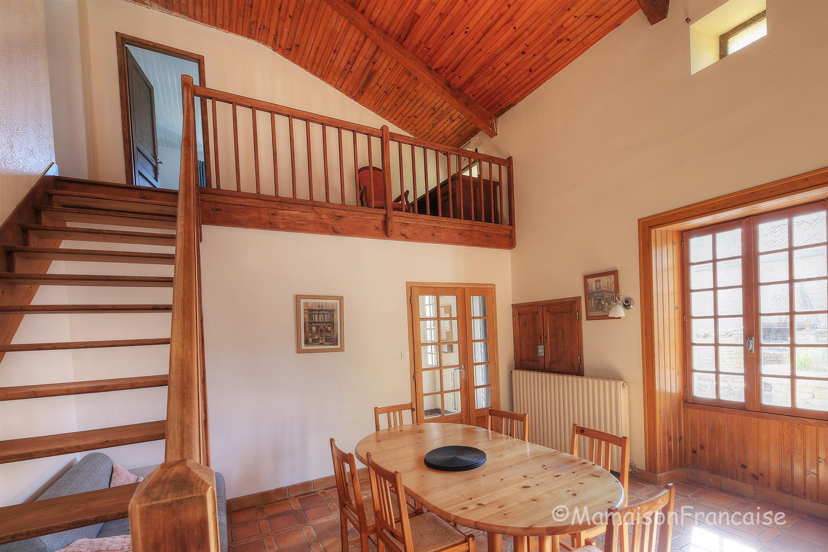 Detached 4 bed/2 bath village house with courtyard, garden & garage.