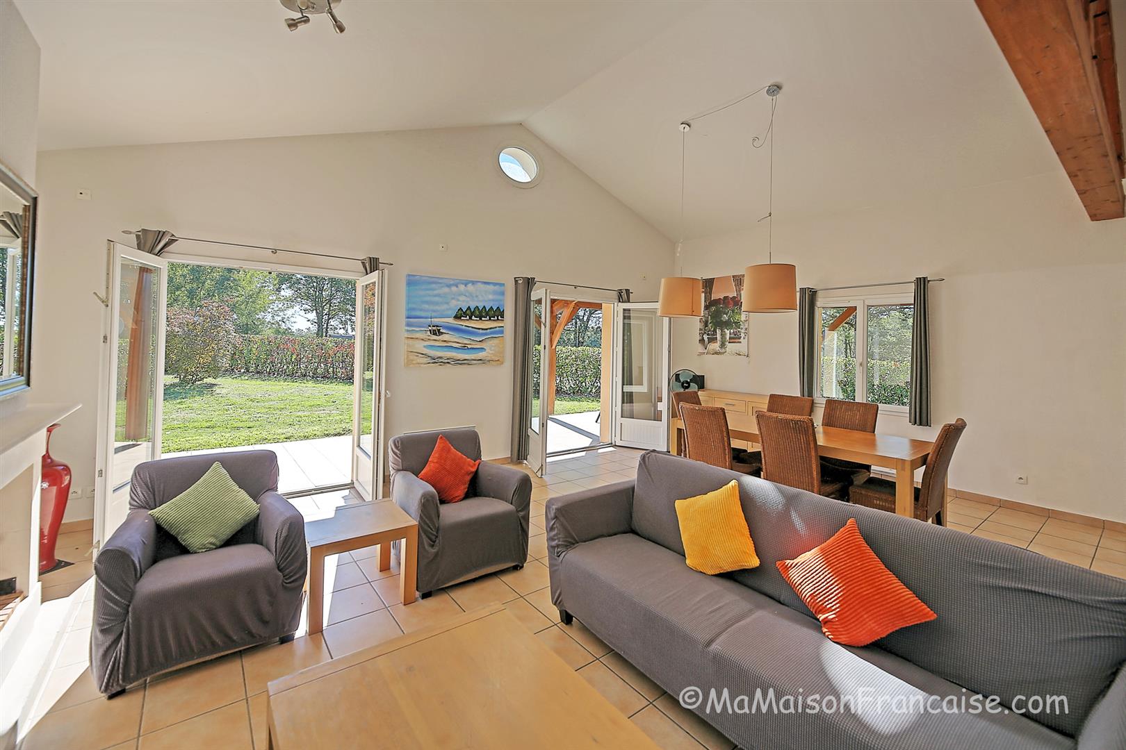 Villa 3 bed/2bath near 27 hole golf course, with on site facilities including swimming pool