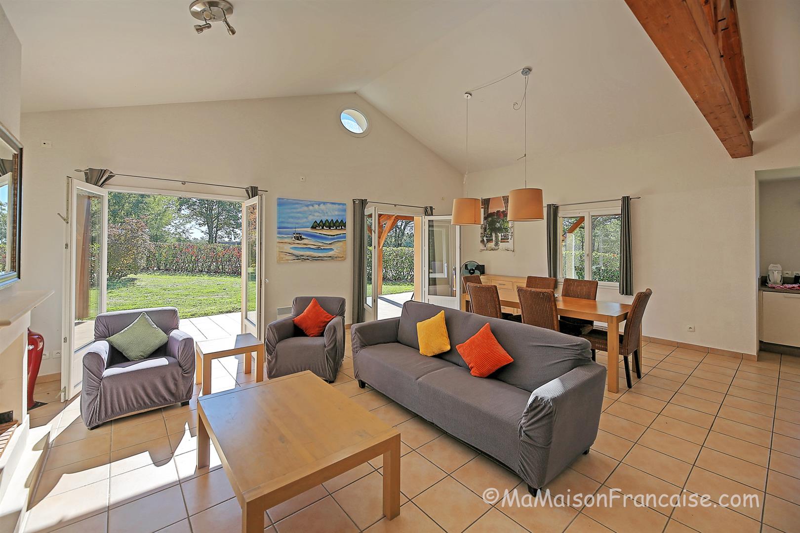 Villa 3 bed/2bath near 27 hole golf course, with on site facilities including swimming pool