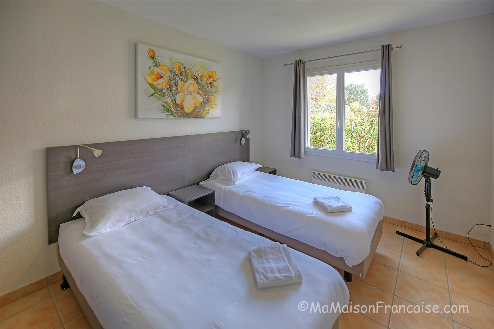 Villa 3 bed/2bath near 27 hole golf course, with on site facilities including swimming pool