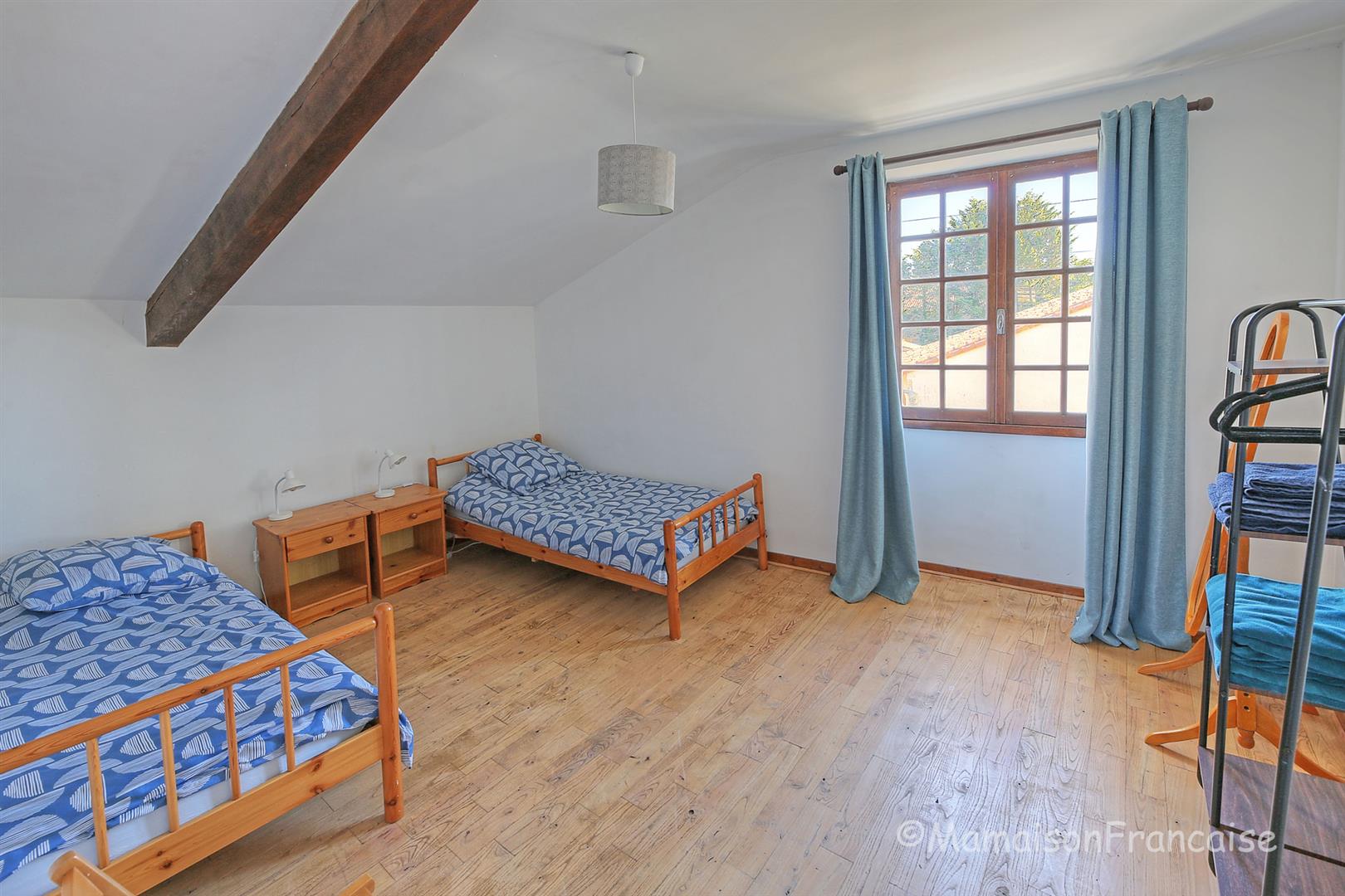 Detached 4 bed/2 bath village house with courtyard, garden & garage.