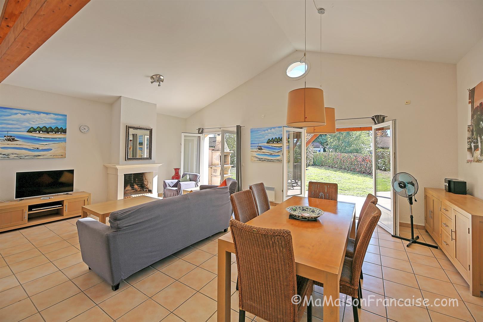 Villa 3 bed/2bath near 27 hole golf course, with on site facilities including swimming pool